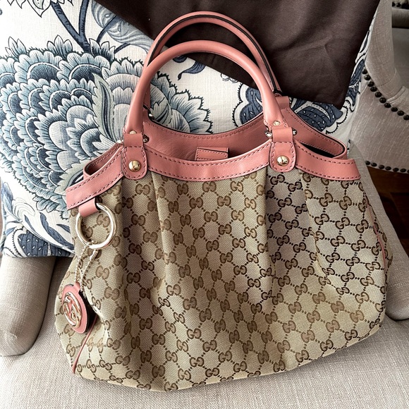 Gucci Handbags - Gucci medium Sukey tote